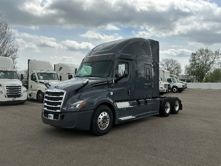 2020 Freightliner Cascadia in Dayton, OH — photo 3