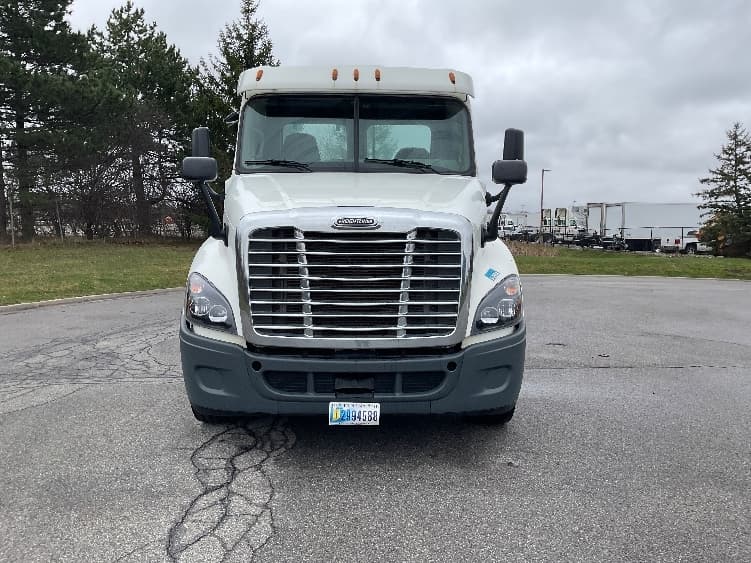2016 Freightliner Cascadia in Rochester, NY — photo 2