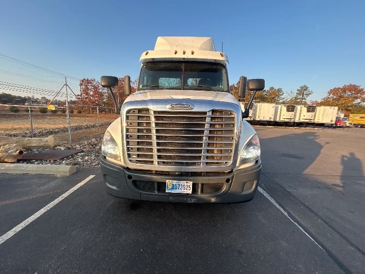 2016 Freightliner Cascadia in Millville, NJ — photo 2