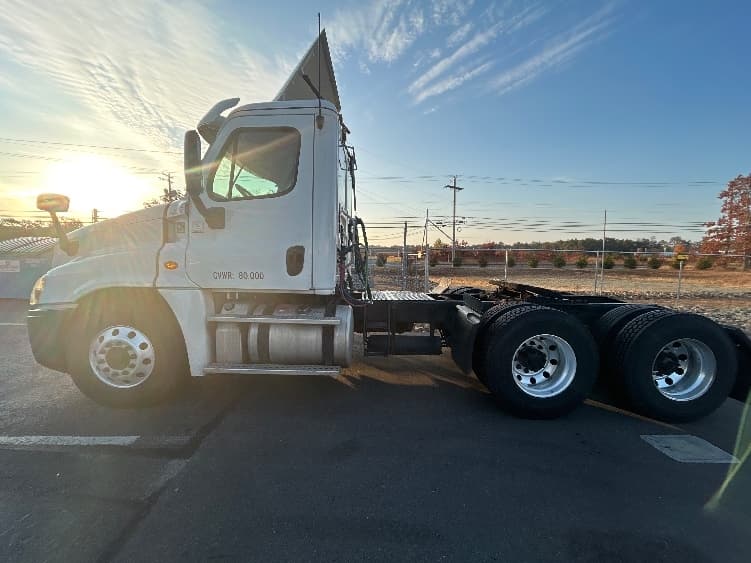 2016 Freightliner Cascadia in Millville, NJ — photo 4