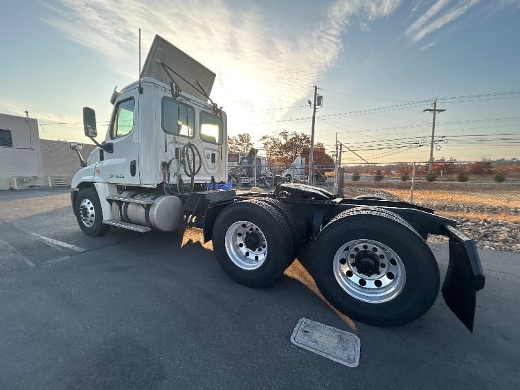 2016 Freightliner Cascadia in Millville, NJ — photo 5