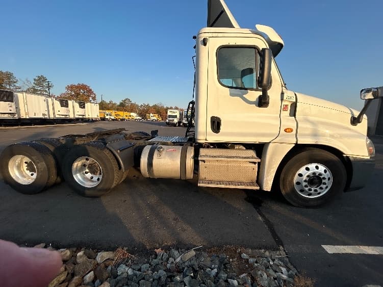 2016 Freightliner Cascadia in Millville, NJ — photo 8