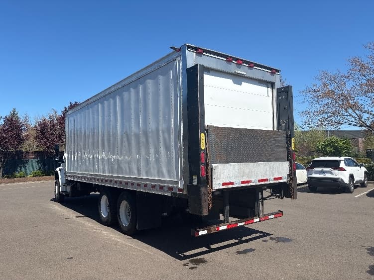 2016 Freightliner M2 106 in Clackamas, OR — photo 6