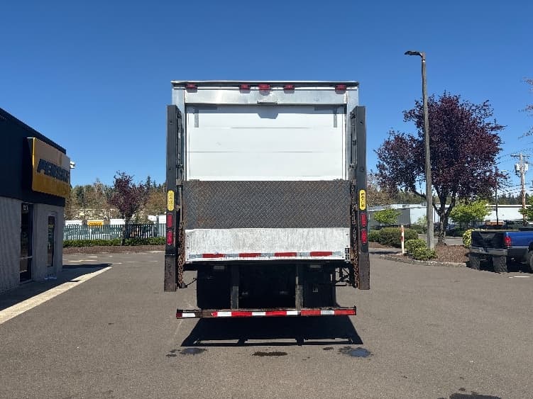 2016 Freightliner M2 106 in Clackamas, OR — photo 7