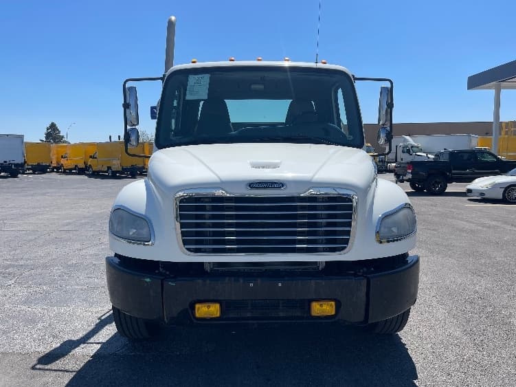 2017 Freightliner M2 106 in Kansas City, MO — photo 2