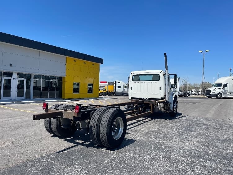 2017 Freightliner M2 106 in Kansas City, MO — photo 8