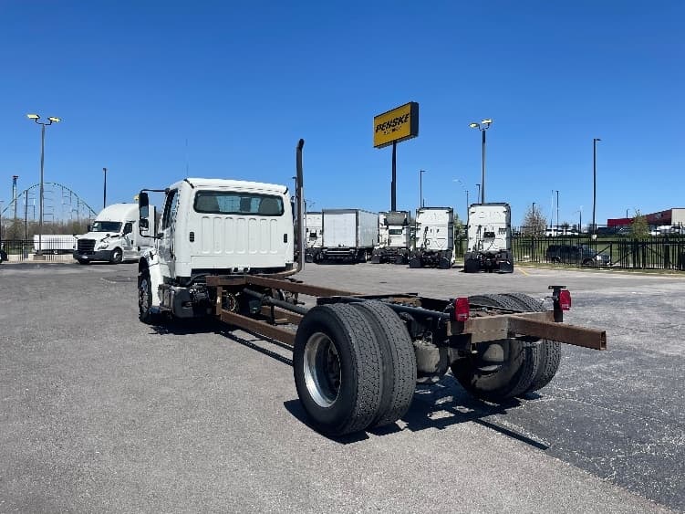 2017 Freightliner M2 106 in Kansas City, MO — photo 6