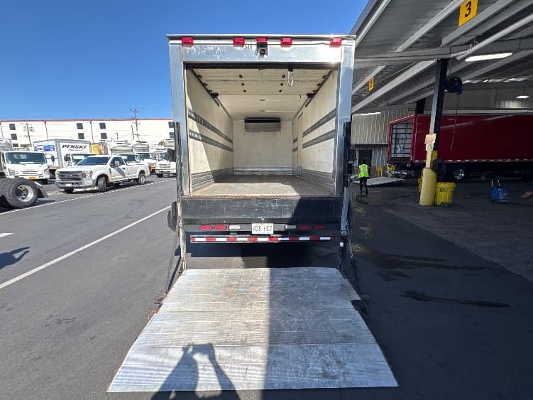 2017 Isuzu NQR in Torrance, CA — photo 9