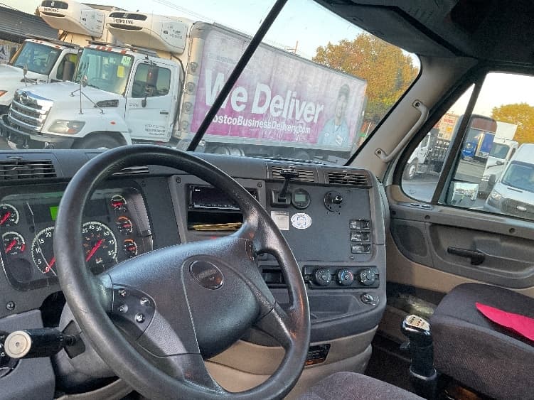2017 Freightliner Cascadia in Torrance, CA — photo 10