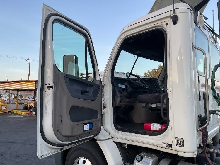 2017 Freightliner Cascadia in Torrance, CA — photo 9