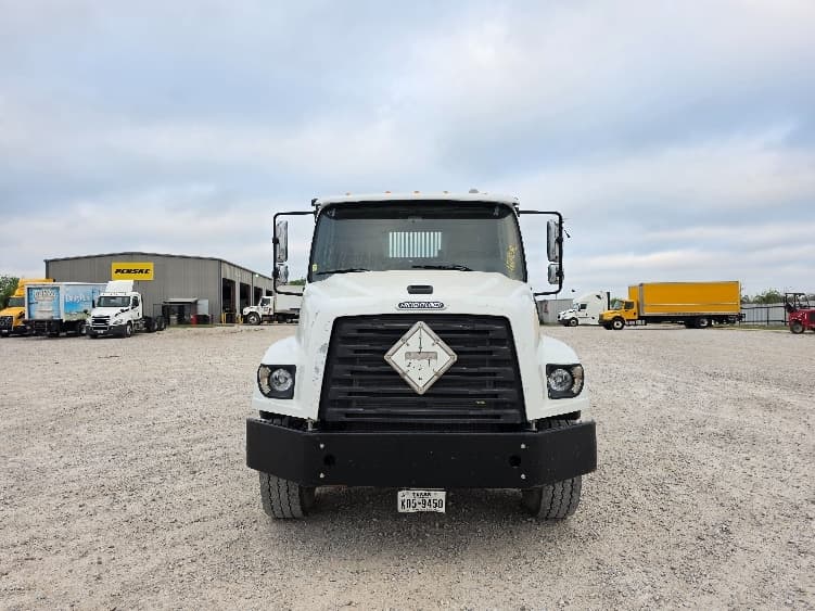 2016 Freightliner 114SD in Weatherford, TX — photo 2