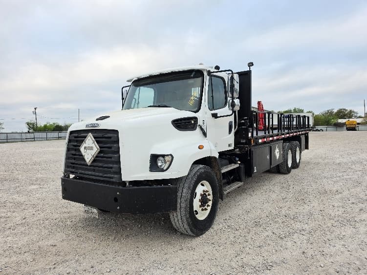 2016 Freightliner 114SD in Weatherford, TX — photo 3