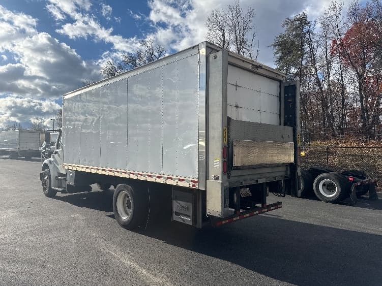 2017 Freightliner M2 106 in Jessup, MD — photo 6