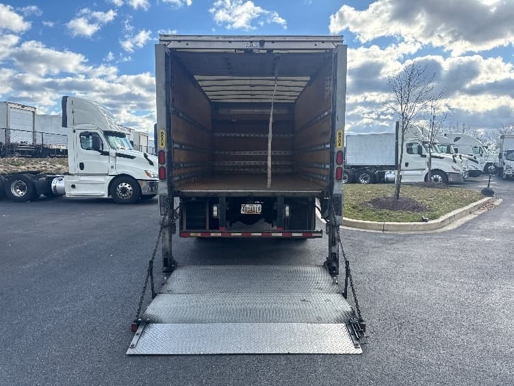 2017 Freightliner M2 106 in Jessup, MD — photo 9