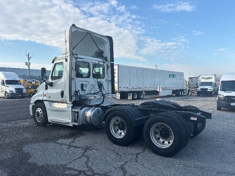2017 Freightliner Cascadia in Prince George, VA — photo 4