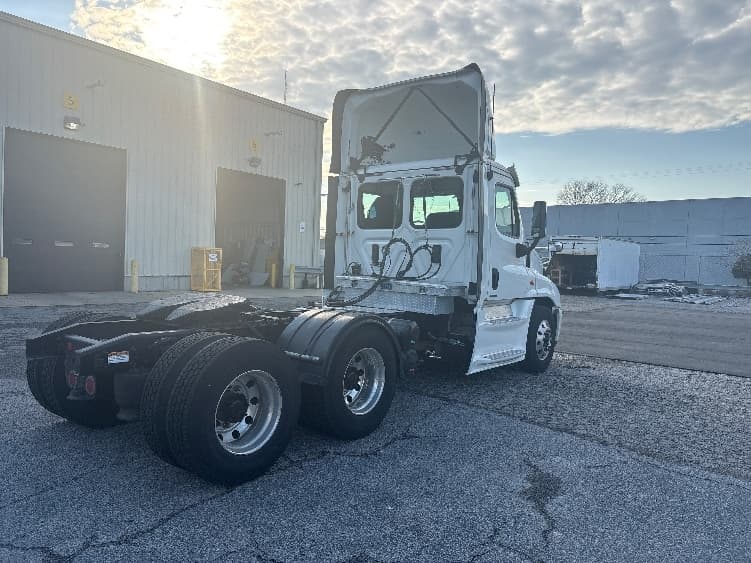 2017 Freightliner Cascadia in Prince George, VA — photo 6