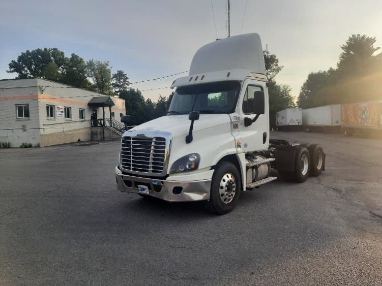 2018 Freightliner Cascadia in Albany, NY — photo 3