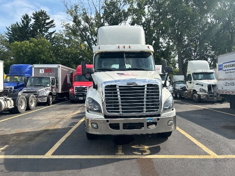 2018 Freightliner Cascadia in Albany, NY — photo 2