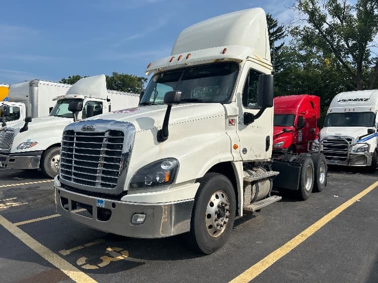 2018 Freightliner Cascadia in Albany, NY — photo 3