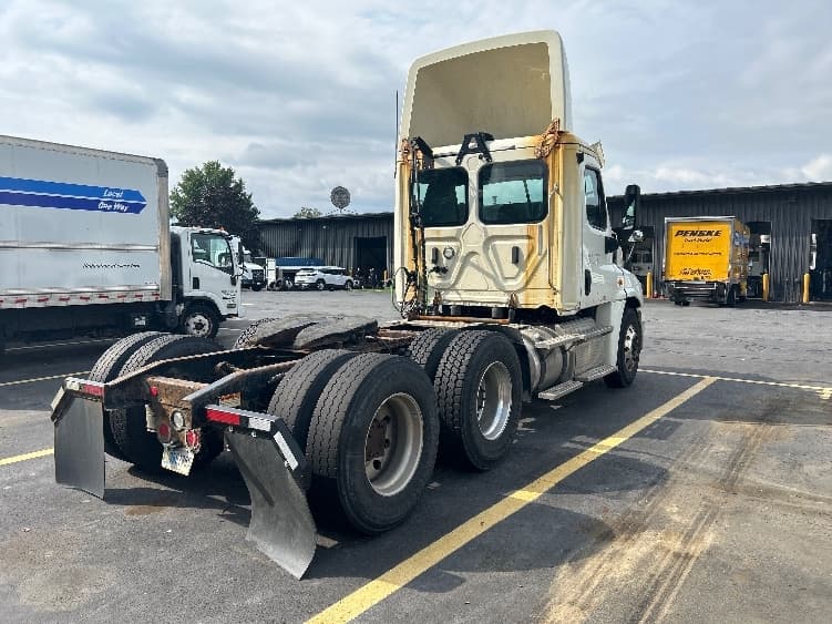 2018 Freightliner Cascadia in Albany, NY — photo 7