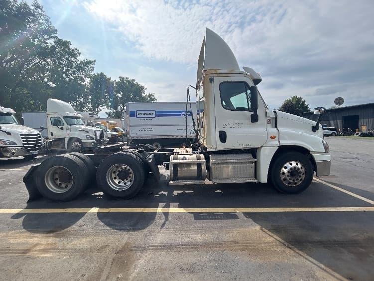 2018 Freightliner Cascadia in Albany, NY — photo 8