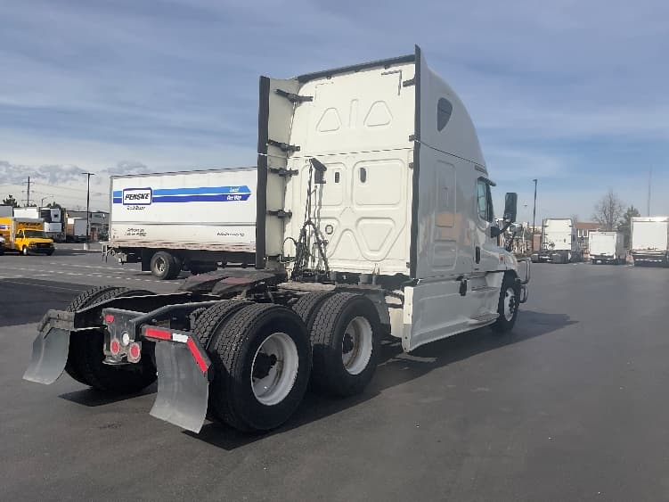 2018 Freightliner Cascadia in Aurora, CO — photo 7