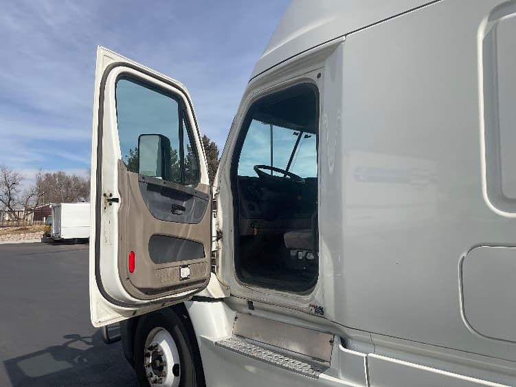 2018 Freightliner Cascadia in Aurora, CO — photo 9