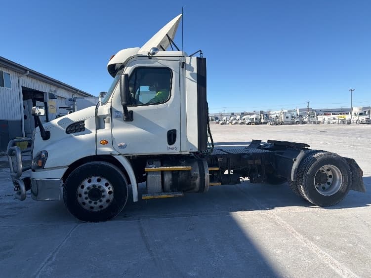 2018 Freightliner Cascadia in Sturtevant, WI — photo 4