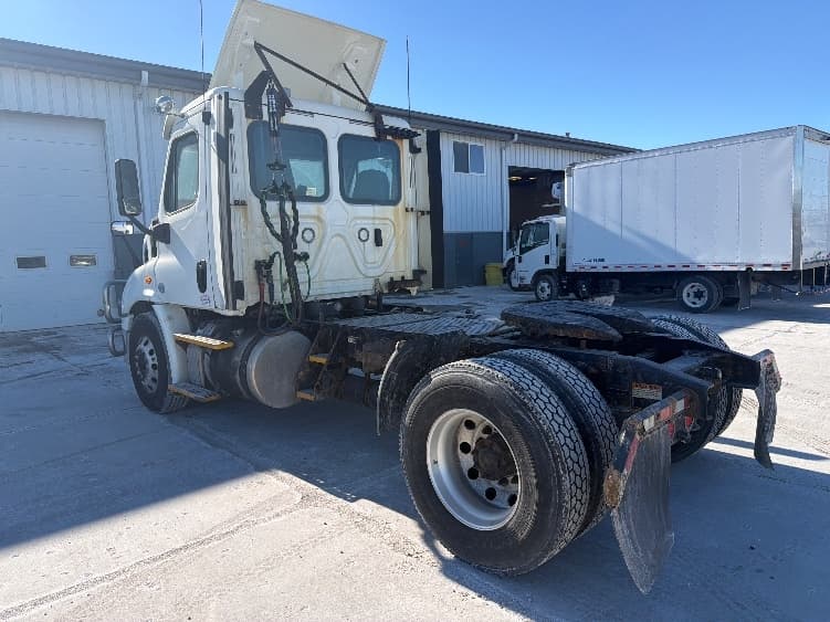 2018 Freightliner Cascadia in Sturtevant, WI — photo 5