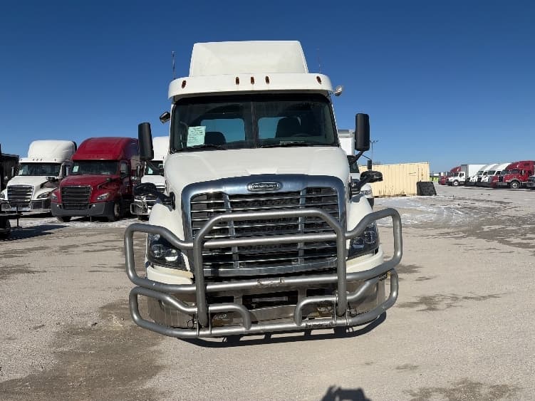 2018 Freightliner Cascadia in Sturtevant, WI — photo 2