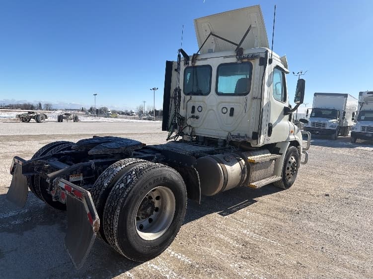 2018 Freightliner Cascadia in Sturtevant, WI — photo 7