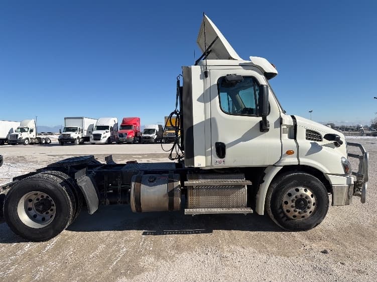 2018 Freightliner Cascadia in Sturtevant, WI — photo 8