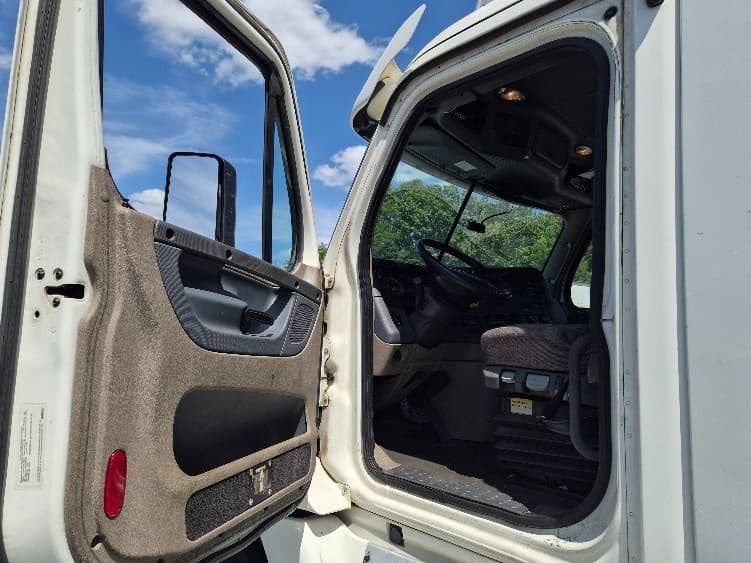 2018 Freightliner Cascadia in Greensboro, NC — photo 9