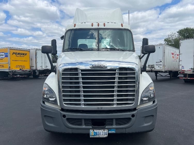 2018 Freightliner Cascadia in Pennsauken, NJ — photo 2