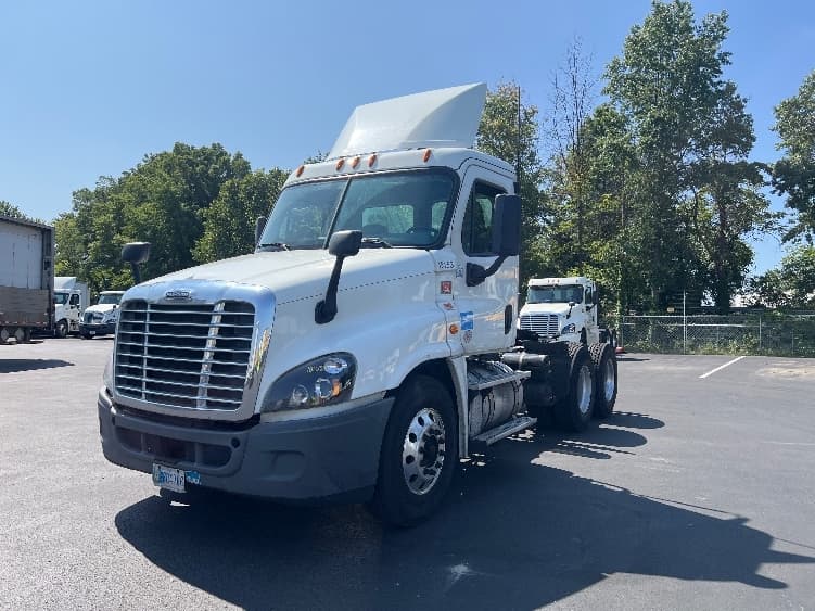 2018 Freightliner Cascadia in Pennsauken, NJ — photo 3