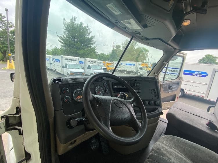 2018 Freightliner Cascadia in Albany, NY — photo 10