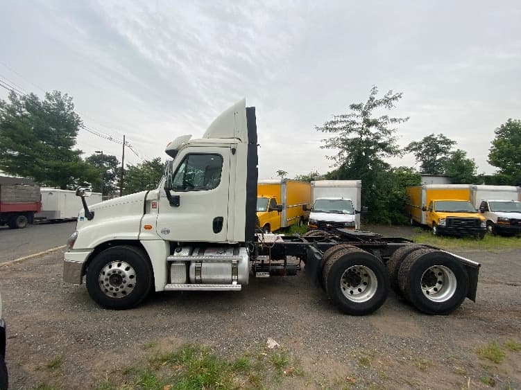 2018 Freightliner Cascadia in Albany, NY — photo 4