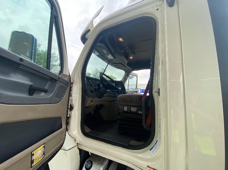 2018 Freightliner Cascadia in Albany, NY — photo 9
