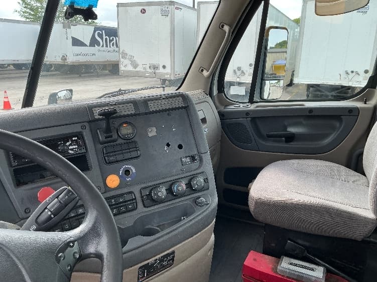 2017 Freightliner Cascadia in Hammond, LA — photo 10