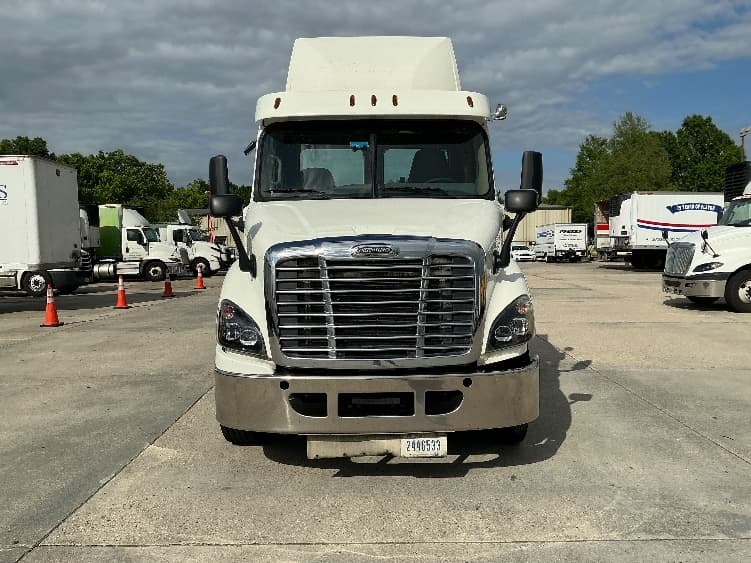 2017 Freightliner Cascadia in Hammond, LA — photo 2