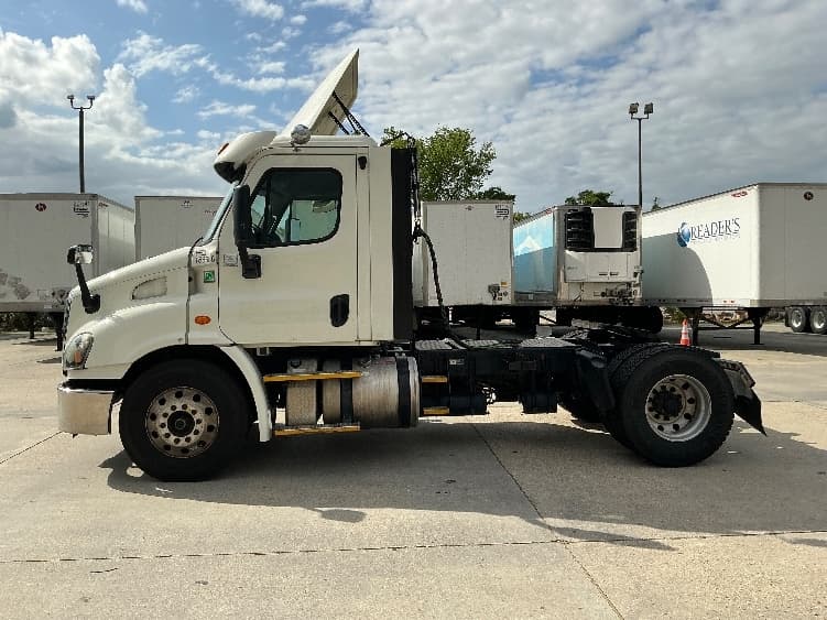 2017 Freightliner Cascadia in Hammond, LA — photo 4
