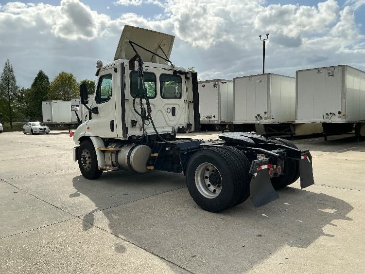 2017 Freightliner Cascadia in Hammond, LA — photo 5