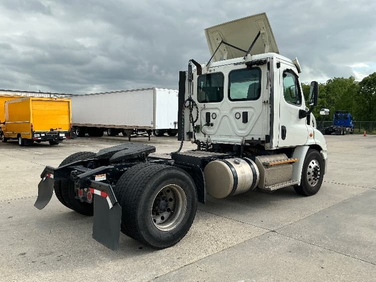 2017 Freightliner Cascadia in Hammond, LA — photo 7
