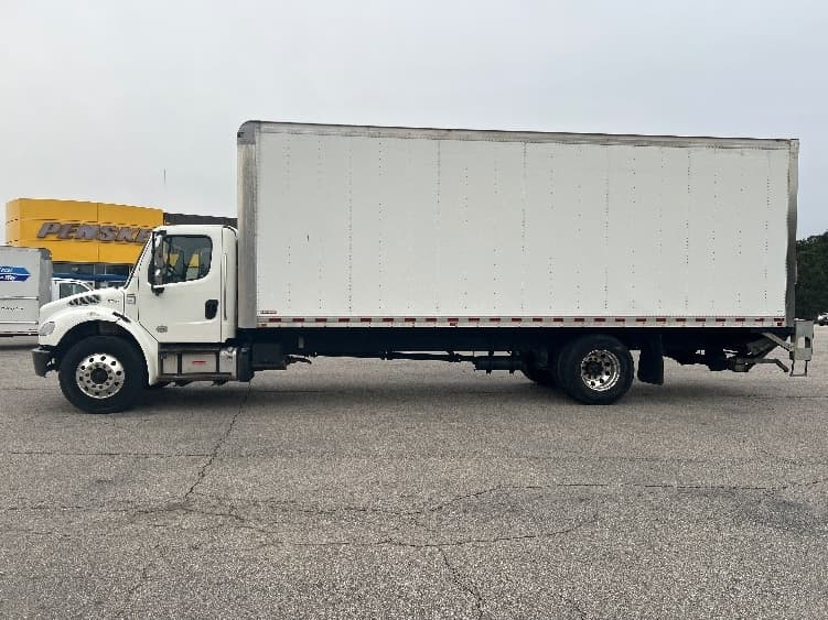 2018 Freightliner M2 106 in Prince George, VA — photo 4