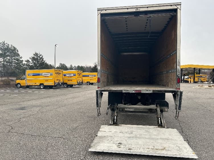 2018 Freightliner M2 106 in Prince George, VA — photo 8