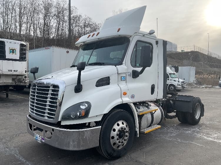 2017 Freightliner Cascadia in Binghamton, NY — photo 3