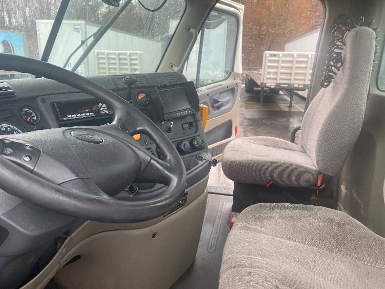2017 Freightliner Cascadia in Binghamton, NY — photo 10