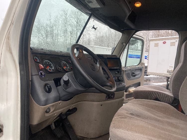 2017 Freightliner Cascadia in Albany, NY — photo 10