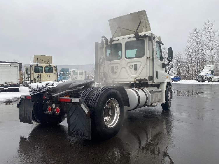 2017 Freightliner Cascadia in Albany, NY — photo 7