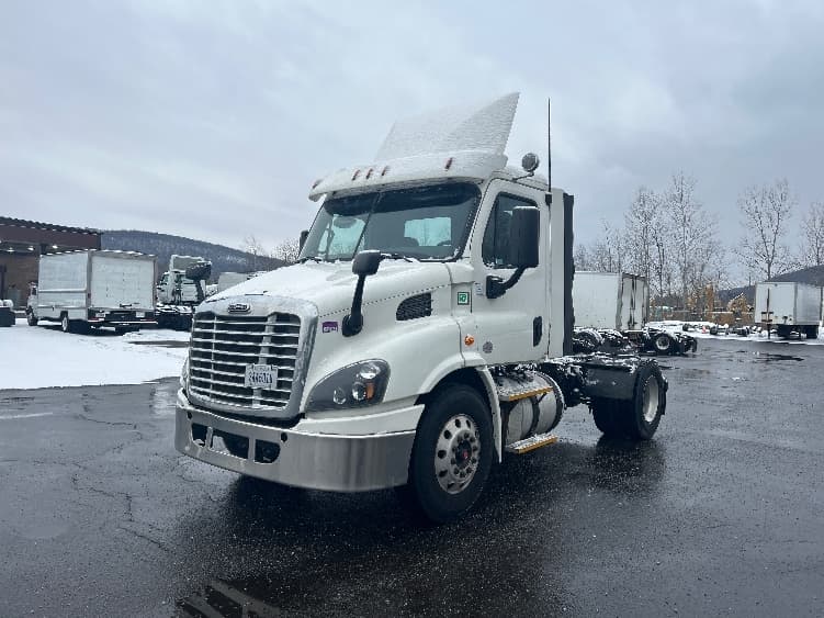 2017 Freightliner Cascadia in Binghamton, NY — photo 3